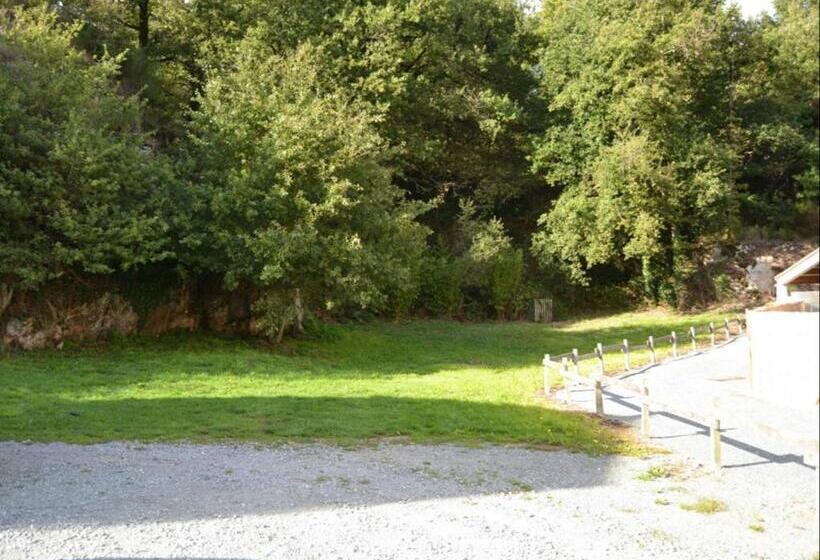 家庭套房, Demeure Du Castel