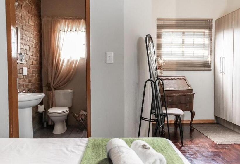 Номер Стандарт, Bastille De Blignaut B&b