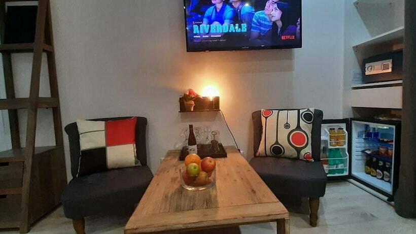 エクゼクティブルーム, Kassanos La Garenne