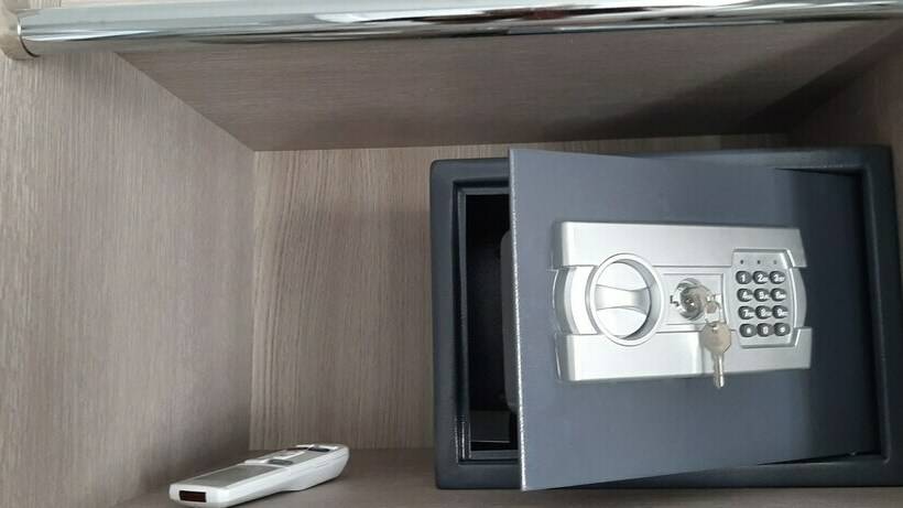 エクゼクティブルーム, Kassanos La Garenne