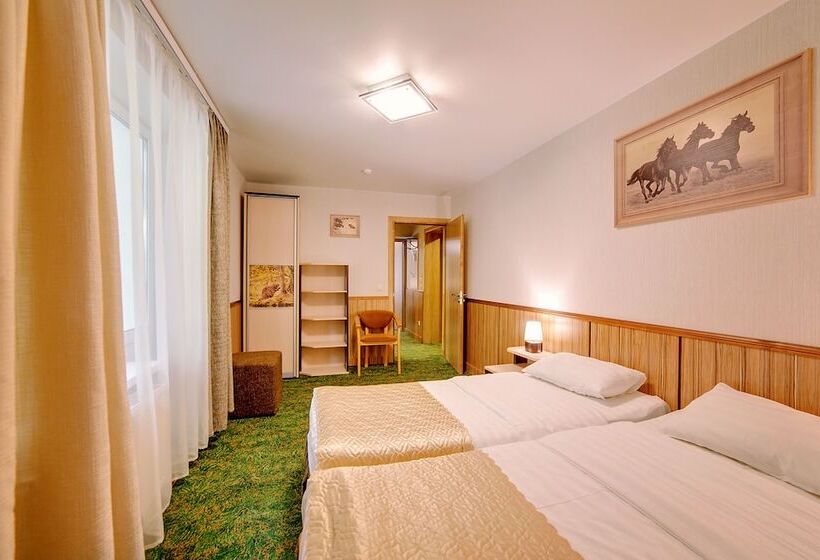 غرفة عائلية, Yahonty Tarusa