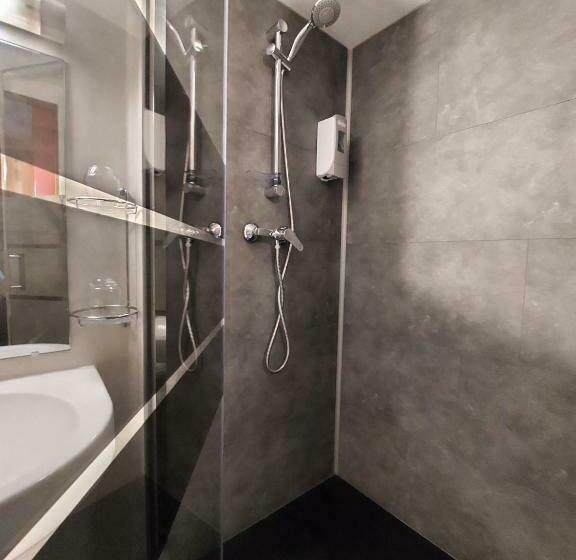 Четырехместный Номер Стандарт, Auberge Des Goubelins