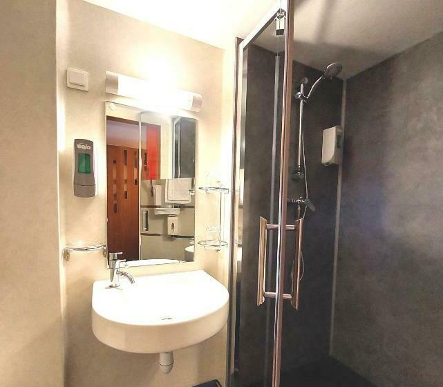 Четырехместный Номер Стандарт, Auberge Des Goubelins