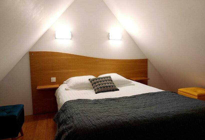 Четырехместный Номер Стандарт, Auberge Des Goubelins