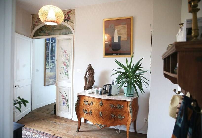 סוויטה, Château D Harcelaines