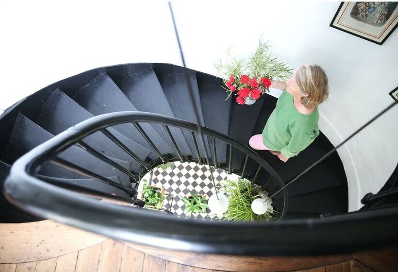 סוויטה, Château D Harcelaines