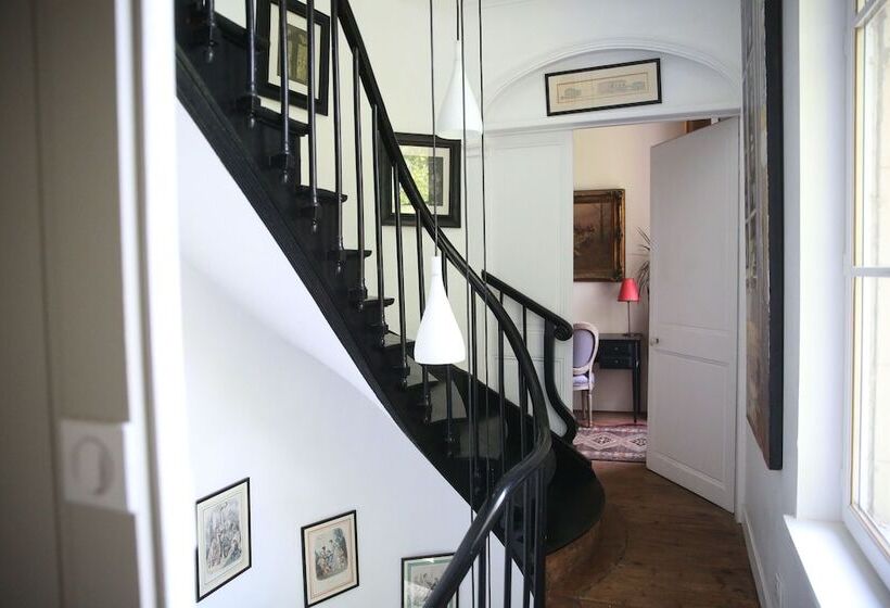 סוויטה, Château D Harcelaines