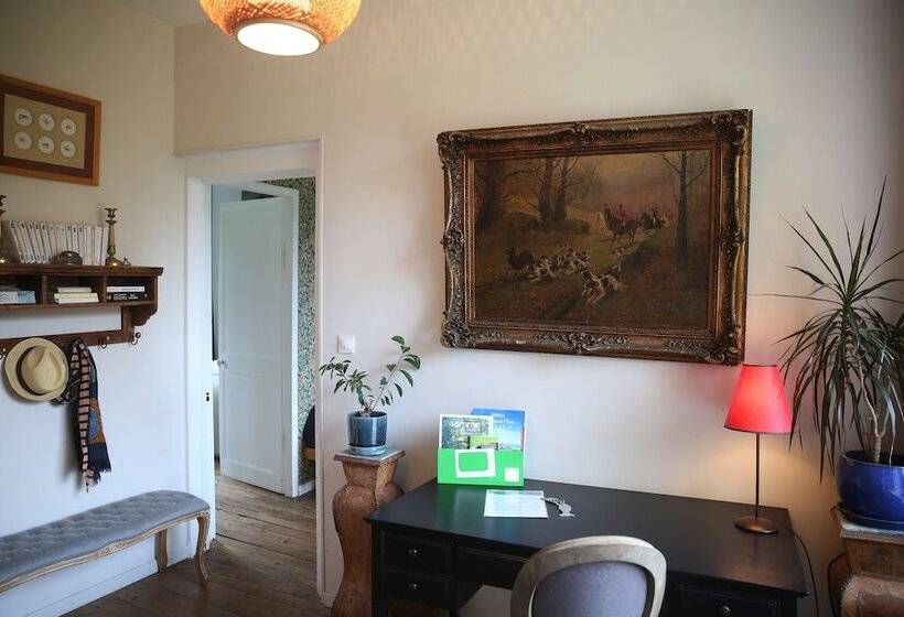 סוויטה, Château D Harcelaines