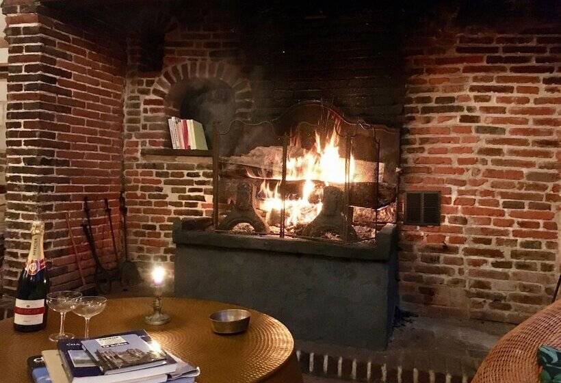 סוויטה, Château D Harcelaines