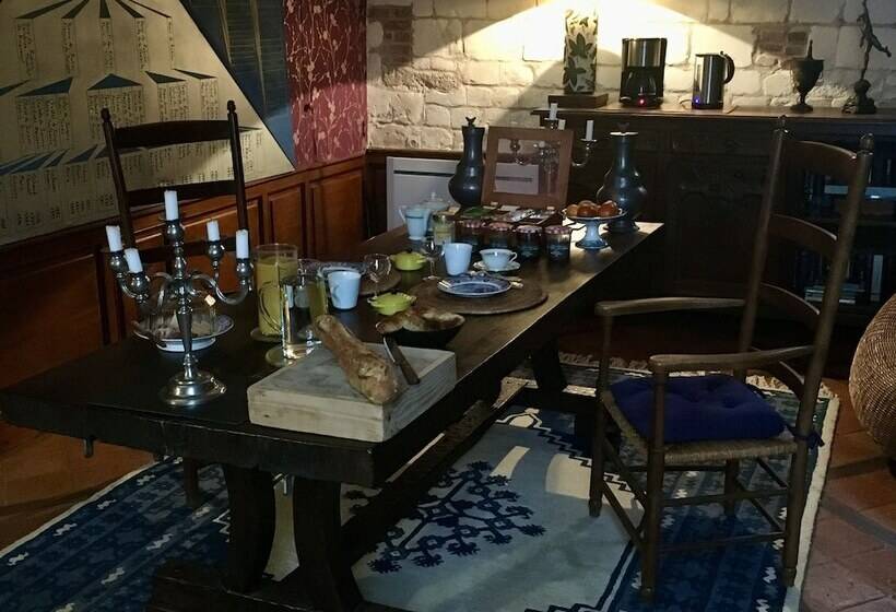 סוויטה, Château D Harcelaines