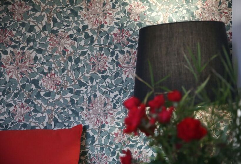 סוויטה, Château D Harcelaines