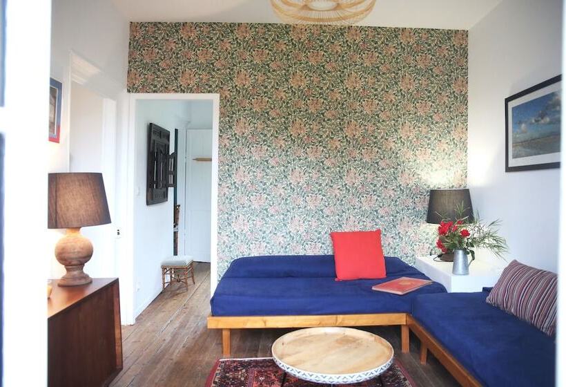 סוויטה, Château D Harcelaines