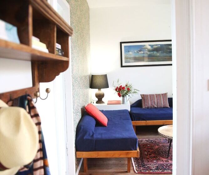 סוויטה, Château D Harcelaines