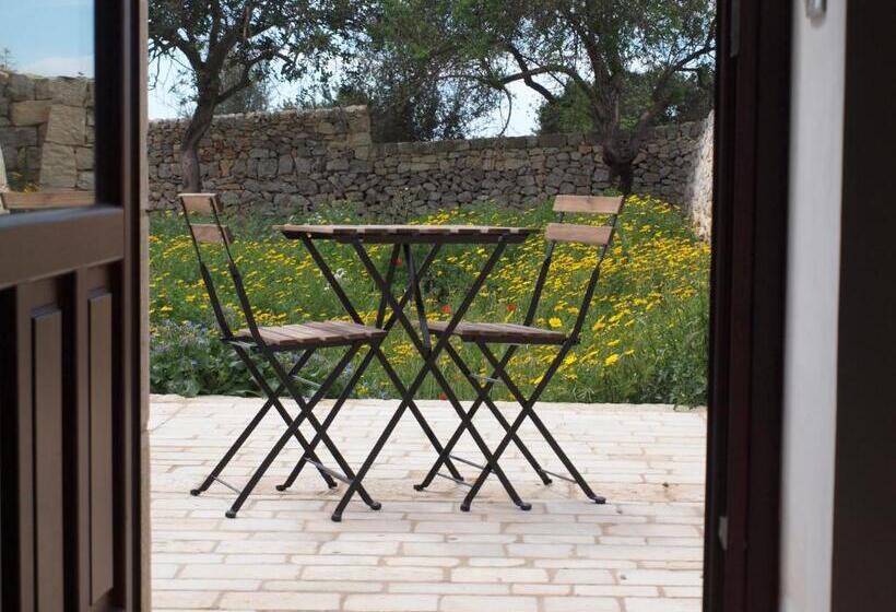 غرفة قياسية ثلاثية مزودة بتراس, Agriturismo Arà