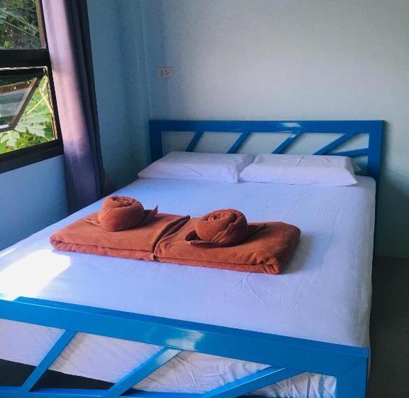 Quarto Familiar, Khaosok Secret Hostel