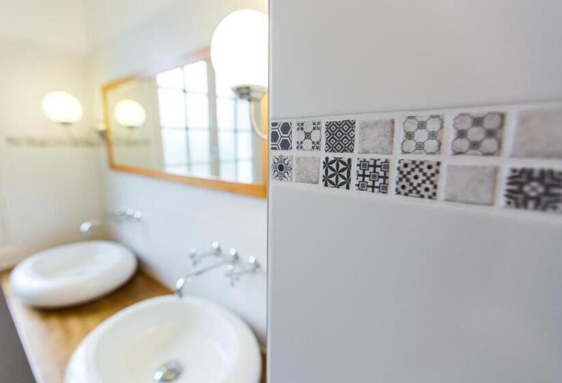 חדר משפחתי, Le Vallon De Guerry