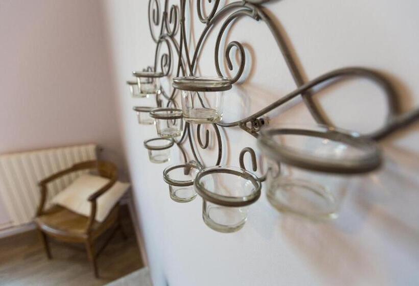 חדר משפחתי, Le Vallon De Guerry