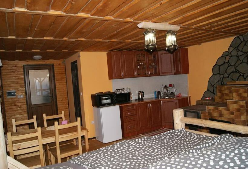 Дом 3 Спальни, Rakhiv Plai