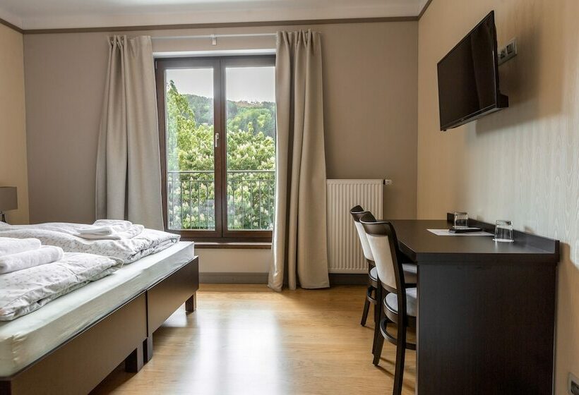 דירה קלאסית חדר שינה אחד, Mandat