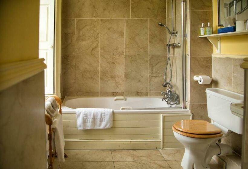 חדר סטנדרט, Roundwood House