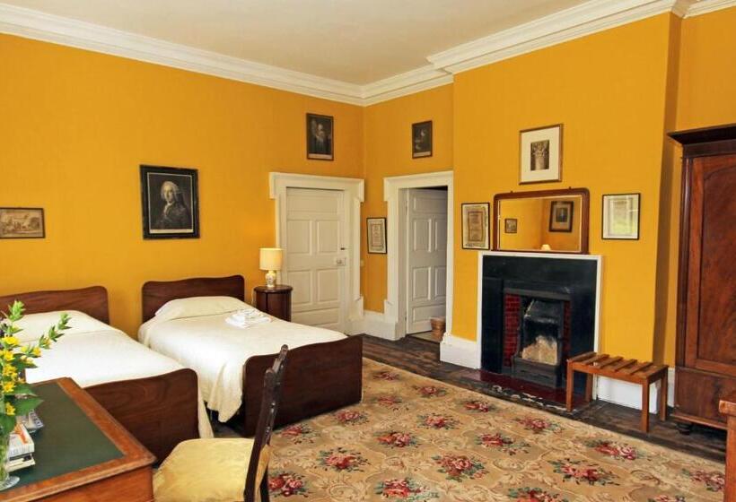 חדר סטנדרט, Roundwood House