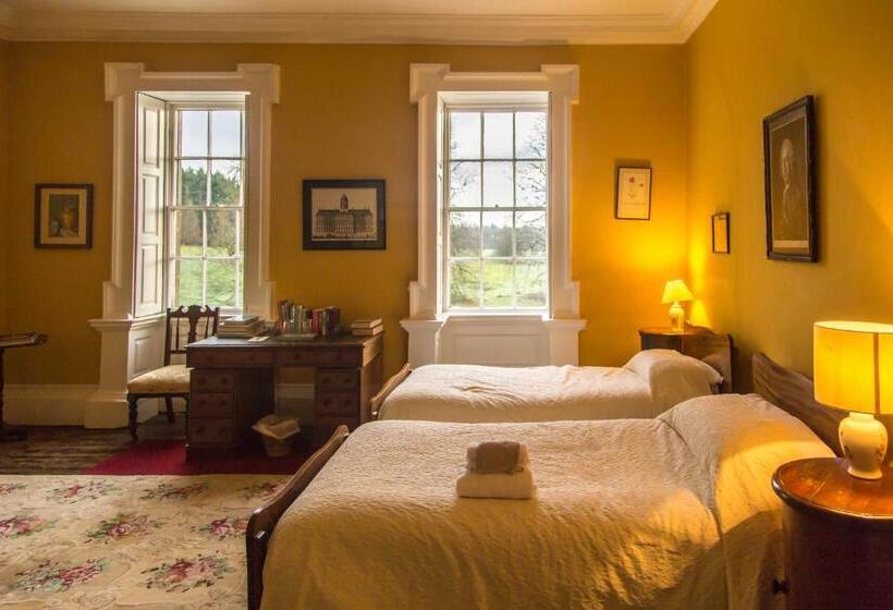 חדר סטנדרט, Roundwood House