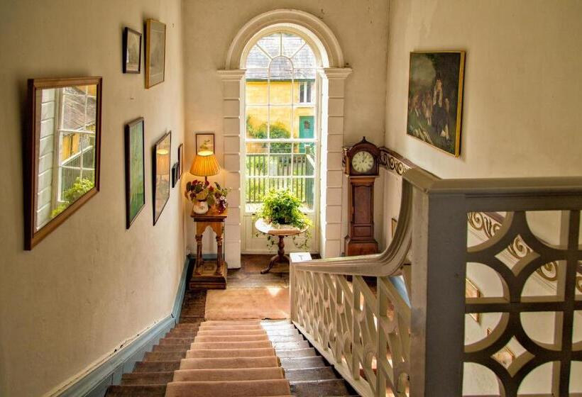 스탠다드 룸, Roundwood House