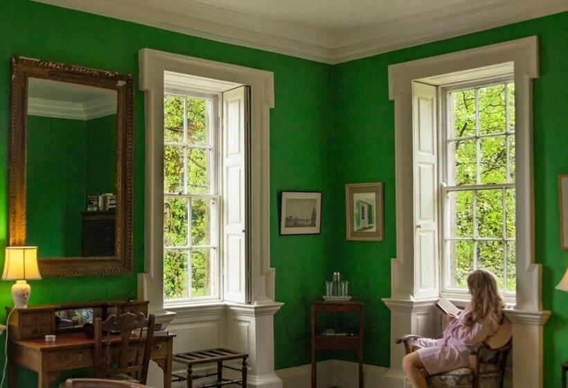 חדר סטנדרט, Roundwood House