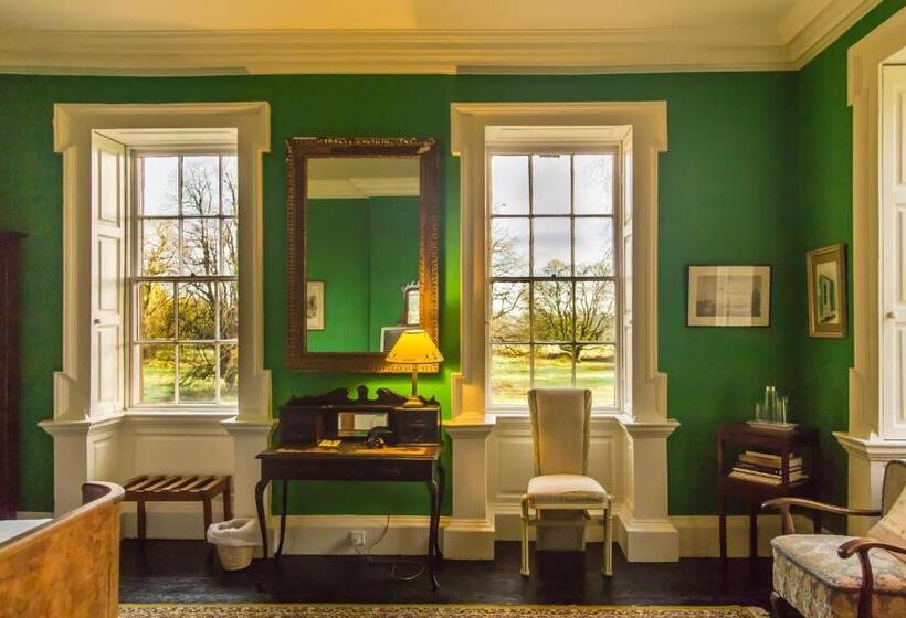 חדר סטנדרט, Roundwood House