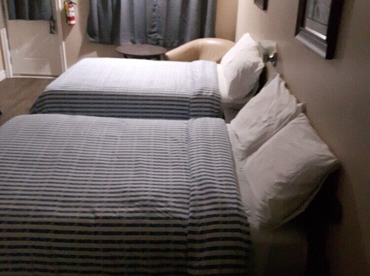 스탠다드 룸 더블 침대 2개, Fair Isle Motel