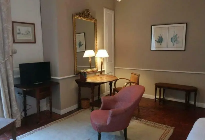 ガーデンビュースタンダードルーム, Chateau De Sury