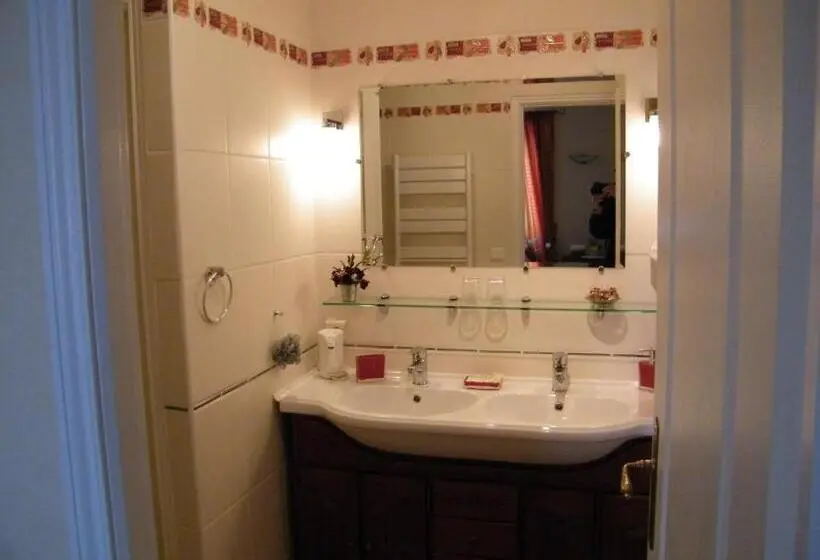 Standard room with outdoor bath, Les Sureaux