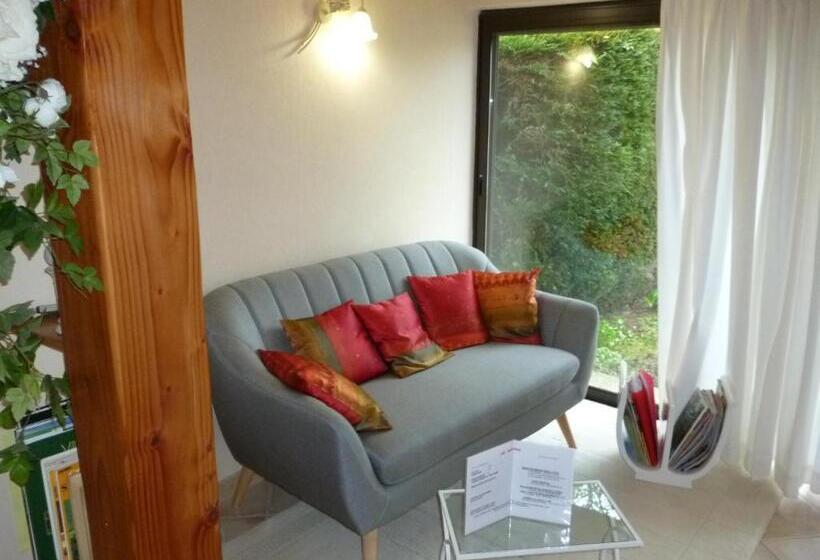 Standard room with outdoor bath, Les Sureaux