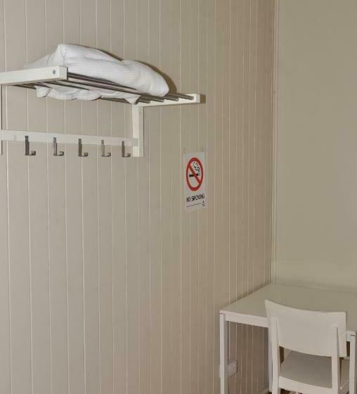 共用浴室的经济型房间, Royal Gatton