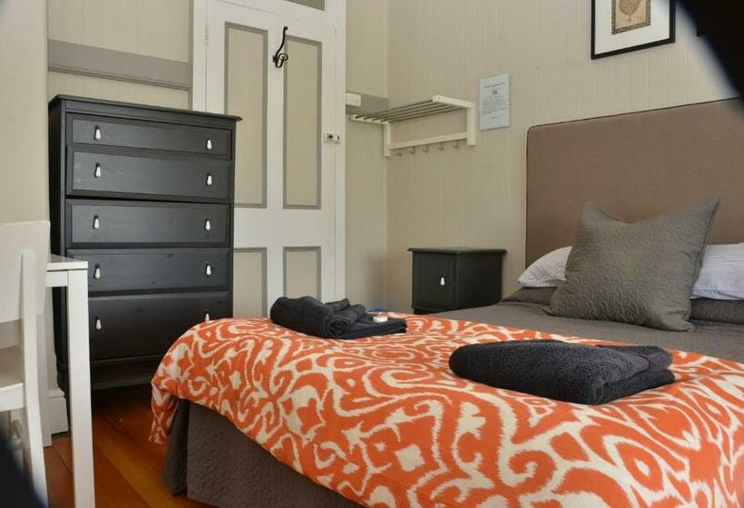 共用浴室的经济型房间, Royal Gatton