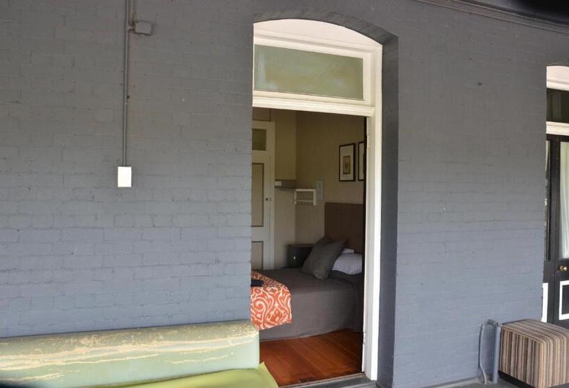 共用浴室的经济型房间, Royal Gatton