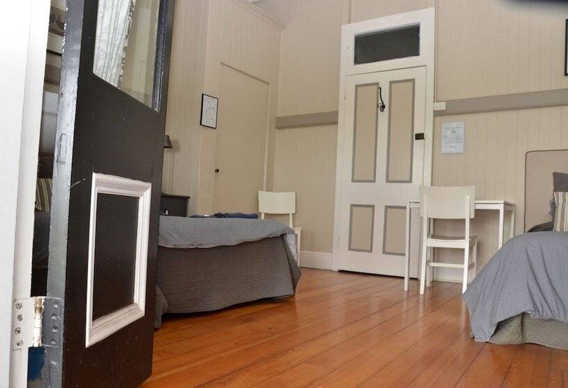 共用浴室的经济型房间, Royal Gatton