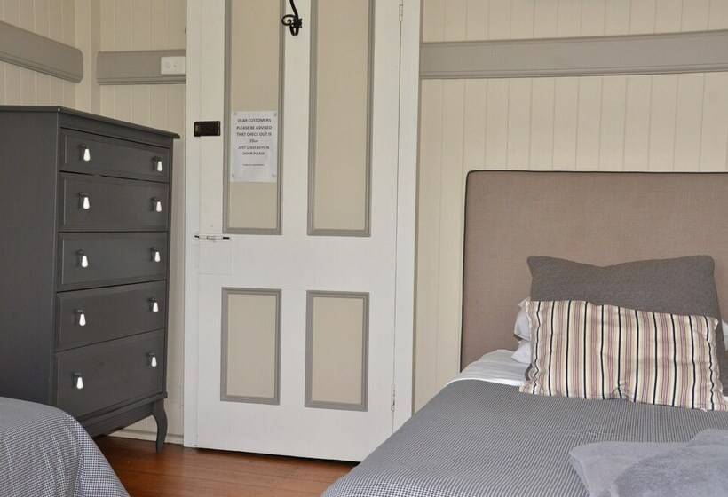 共用浴室的经济型房间, Royal Gatton