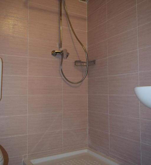 家庭间, Ostello Castello Mina Della Scala