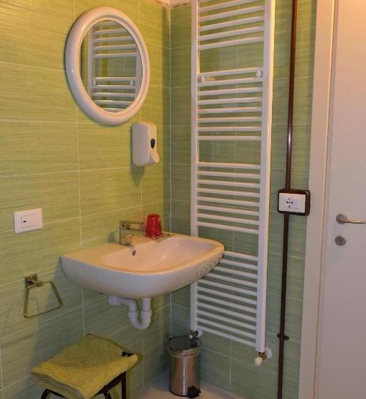 四人标准间, Ostello Castello Mina Della Scala