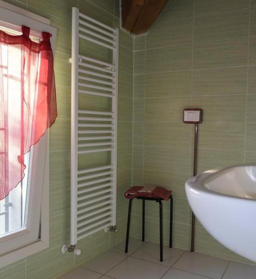 带花园景观的标准三人间, Ostello Castello Mina Della Scala