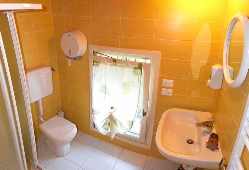 四人标准间, Ostello Castello Mina Della Scala