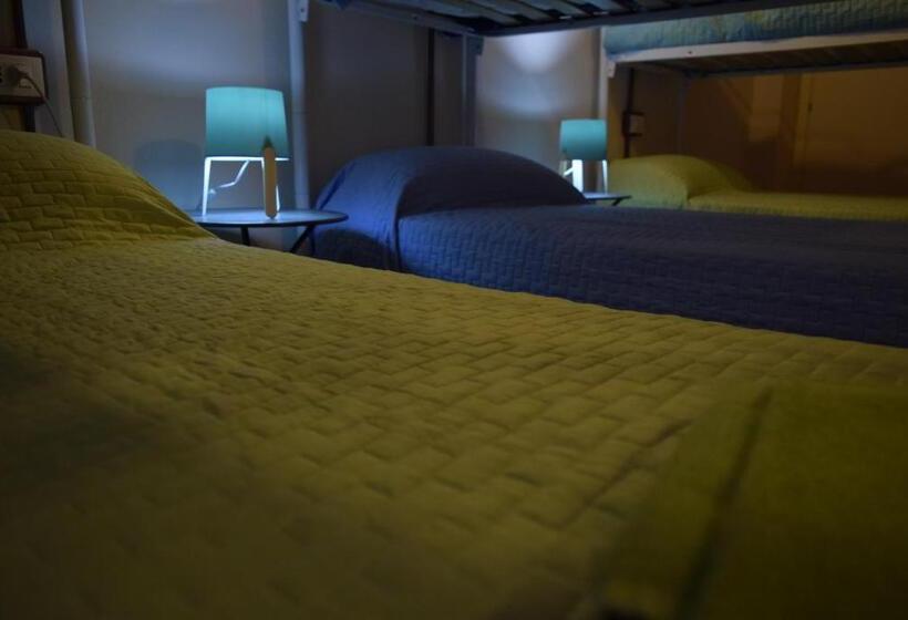 带花园景观的标准三人间, Ostello Castello Mina Della Scala