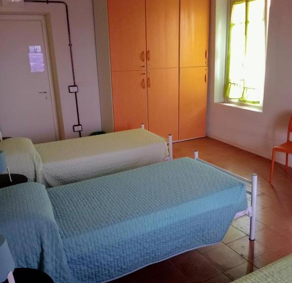 带花园景观的标准三人间, Ostello Castello Mina Della Scala