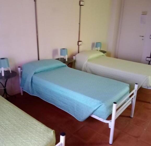 带花园景观的标准三人间, Ostello Castello Mina Della Scala