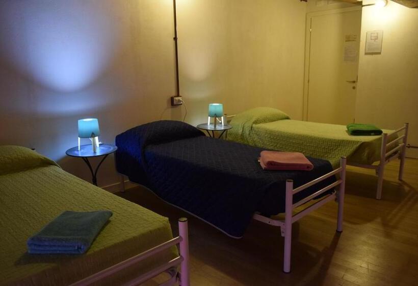 带花园景观的标准三人间, Ostello Castello Mina Della Scala