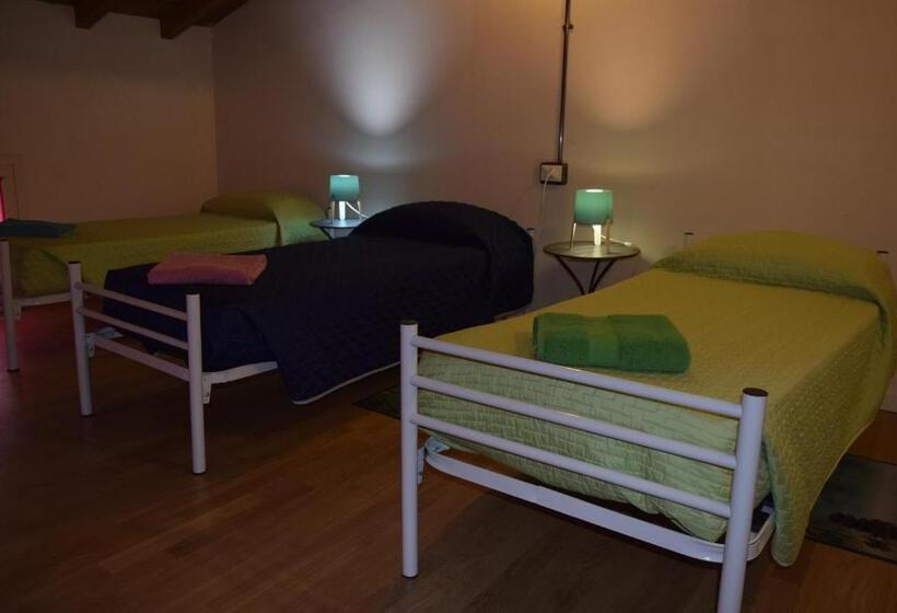 带花园景观的标准三人间, Ostello Castello Mina Della Scala