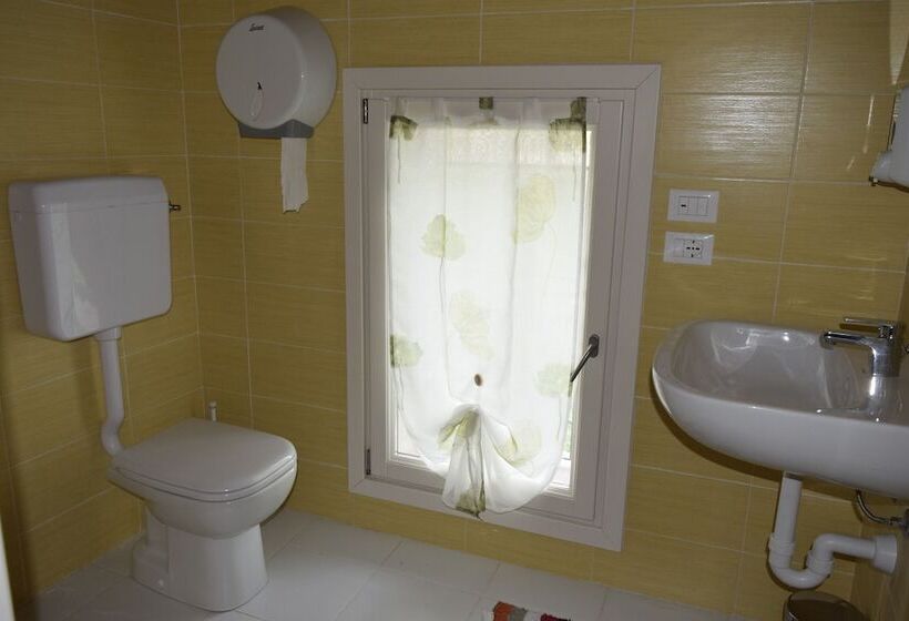 家庭间, Ostello Castello Mina Della Scala