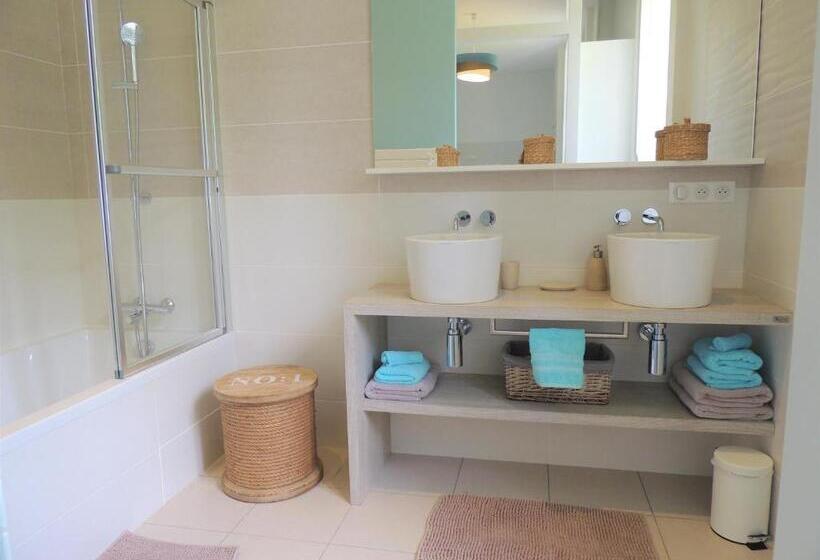 패밀리 룸, Domaine Du Plessis Grimaud