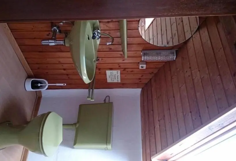 Standard Kolmen Hengen Huone, Gästehaus Burgwald Trekking